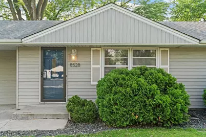8528 Columbus Avenue S, Bloomington, MN 55420 - Photo 3