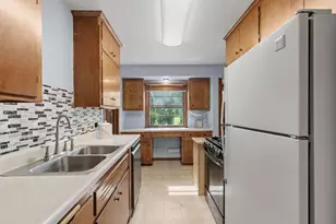 8528 Columbus Ave S, Bloomington, MN 55420 - Photo 31