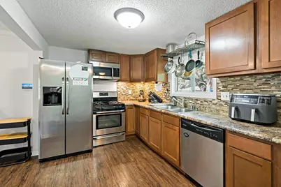 5740 Dupont Avenue N, Brooklyn Center, MN 55430 - Photo 9