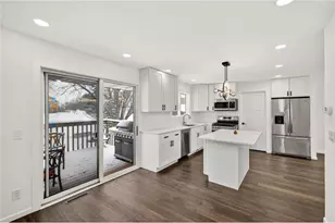 10920 Oak Knoll Terrace N, Hopkins, MN 55305 - Photo 9