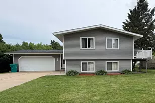 605 NW 10th Ave, Waseca, MN 56093 - Photo 1