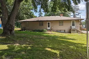8542 Plymouth Ave N, Minneapolis, MN 55427 - Photo 17