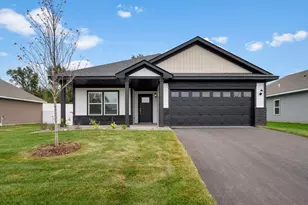 907 Sycamore Pl N, Cambridge, MN 55008 - Photo 1
