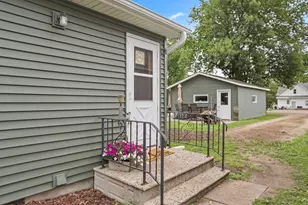 207 W Franklin St, Morristown, MN 55052 - Photo 7