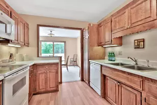8286 Kingslee Rd, Bloomington, MN 55438 - Photo 5
