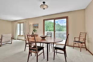 8286 Kingslee Rd, Bloomington, MN 55438 - Photo 9