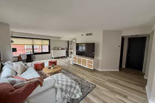 26 10th Street W, Saint Paul, MN 55102 - Photo 1