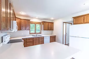 710 S 10th St, Bird Island, MN 55310 - Photo 5