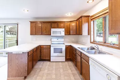 710 S 10th Street, Bird Island, MN 55310 - Photo 7