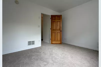 2339 Roselawn Avenue W, Roseville, MN 55113 - Photo 9