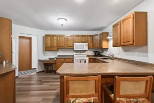 6710 Buckley Cir, Inver Grove Heights, MN 55076 - Photo 15
