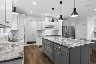 227 Sunnyridge Ln, Golden Valley, MN 55422 - Photo 15