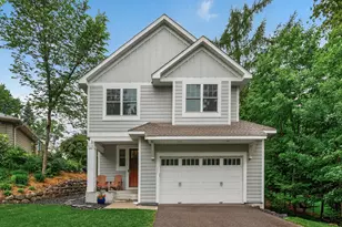 227 Sunnyridge Ln, Golden Valley, MN 55422 - Photo 3