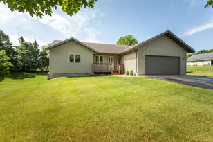 110 Ivy Cir, Alexandria, MN 56308 - Photo 1