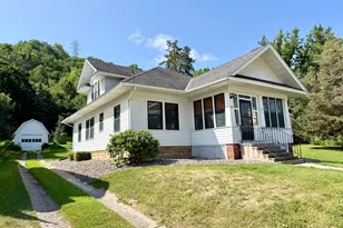 521 E 7th St, Red Wing, MN 55066 - Photo 1