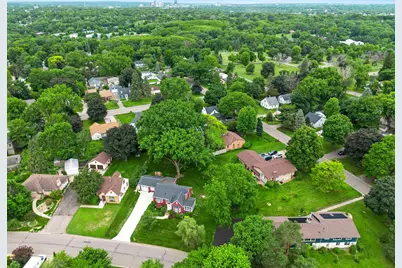 741 Roselawn Avenue E, Maplewood, MN 55117 - Photo 39