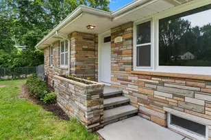1985 Prosperity Rd, Maplewood, MN 55109 - Photo 3