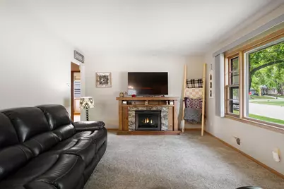 213 7th Avenue NE, Waseca, MN 56093 - Photo 5