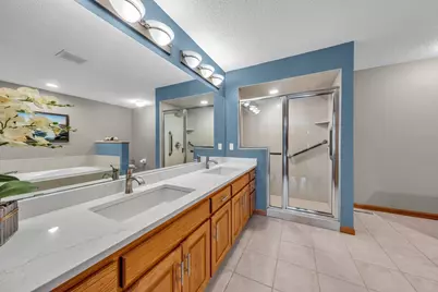10408 Eagle Pointe Trail, Woodbury, MN 55129 - Photo 11