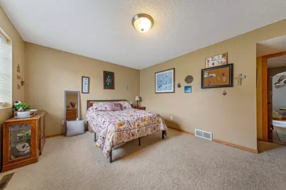910 8th Avenue SW, Austin, MN 55912 - Photo 13