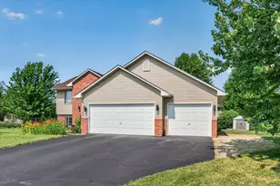 13745 Wellstead Dr, Rogers, MN 55374 - Photo 3