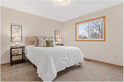 8001 Jeffery Avenue S, Cottage Grove, MN 55016 - Photo 9