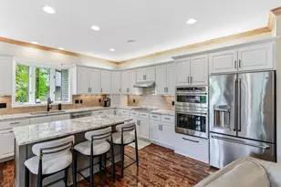 9353 Shetland Rd, Eden Prairie, MN 55347 - Photo 9