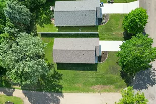 528 E St Charles Ave, Fergus Falls, MN 56537 - Photo 5