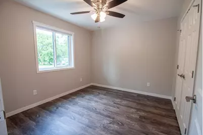 528 E St Charles Avenue, Fergus Falls, MN 56537 - Photo 9