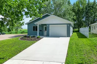 528 E St Charles Ave, Fergus Falls, MN 56537 - Photo 29