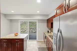 1325 Castle Ct, Golden Valley, MN 55427 - Photo 3
