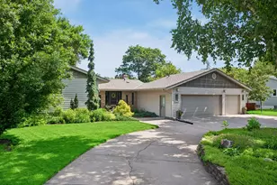 6030 Manchester Dr, Golden Valley, MN 55422 - Photo 3
