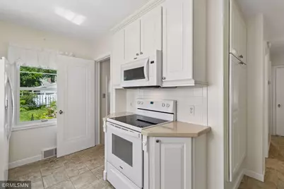 2133 Highland Parkway, Saint Paul, MN 55116 - Photo 9