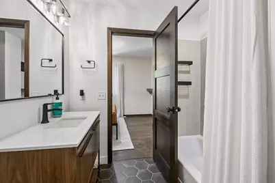 2831 Kenwood Isles Dr, Minneapolis, MN 55408 - Photo 23