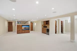 2200 Kenwood Pkwy, Minneapolis, MN 55405 - Photo 19