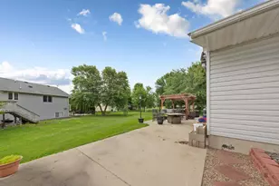 908 9th St SE, Waseca, MN 56093 - Photo 5