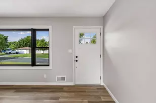 8209 Goodrich Rd, Bloomington, MN 55437 - Photo 9