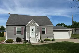 405 N 11th St, Olivia, MN 56277 - Photo 3