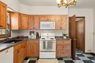 412 Oak Ave SE, Montgomery, MN 56069 - Photo 11