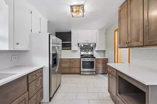 2670 Regent Ave N, Golden Valley, MN 55422 - Photo 3