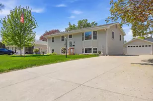 9306 Oakland Ave S, Bloomington, MN 55420 - Photo 31