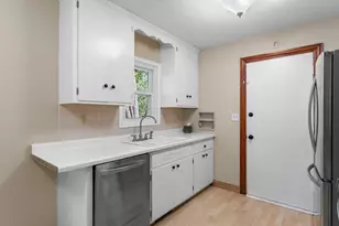 3865 Gettysburg Ave N, New Hope, MN 55427 - Photo 9