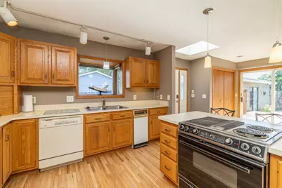 8006 Upton Avenue S, Bloomington, MN 55431 - Photo 11