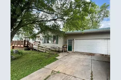 810 Sunrise Boulevard, Redwood Falls, MN 56283 - Photo 3