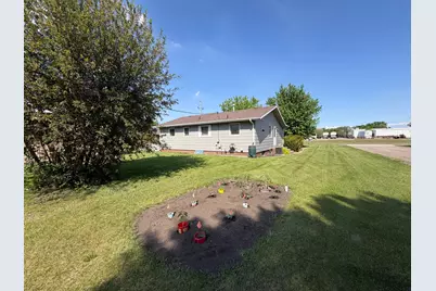 405 S 3rd Street, Oakes, ND 58474 - Photo 15