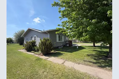 405 S 3rd Street, Oakes, ND 58474 - Photo 1