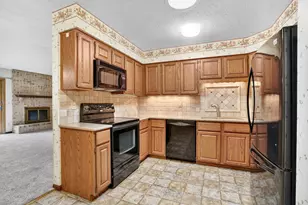 7055 Robinwood Trail, Woodbury, MN 55125 - Photo 7