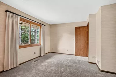 7055 Robinwood Trail, Woodbury, MN 55125 - Photo 9