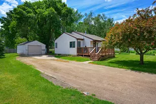 604 Kandiyohi Ave, Prinsburg, MN 56281 - Photo 13