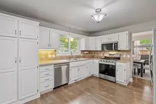 4770 Yorktown Ln N, Plymouth, MN 55442 - Photo 13